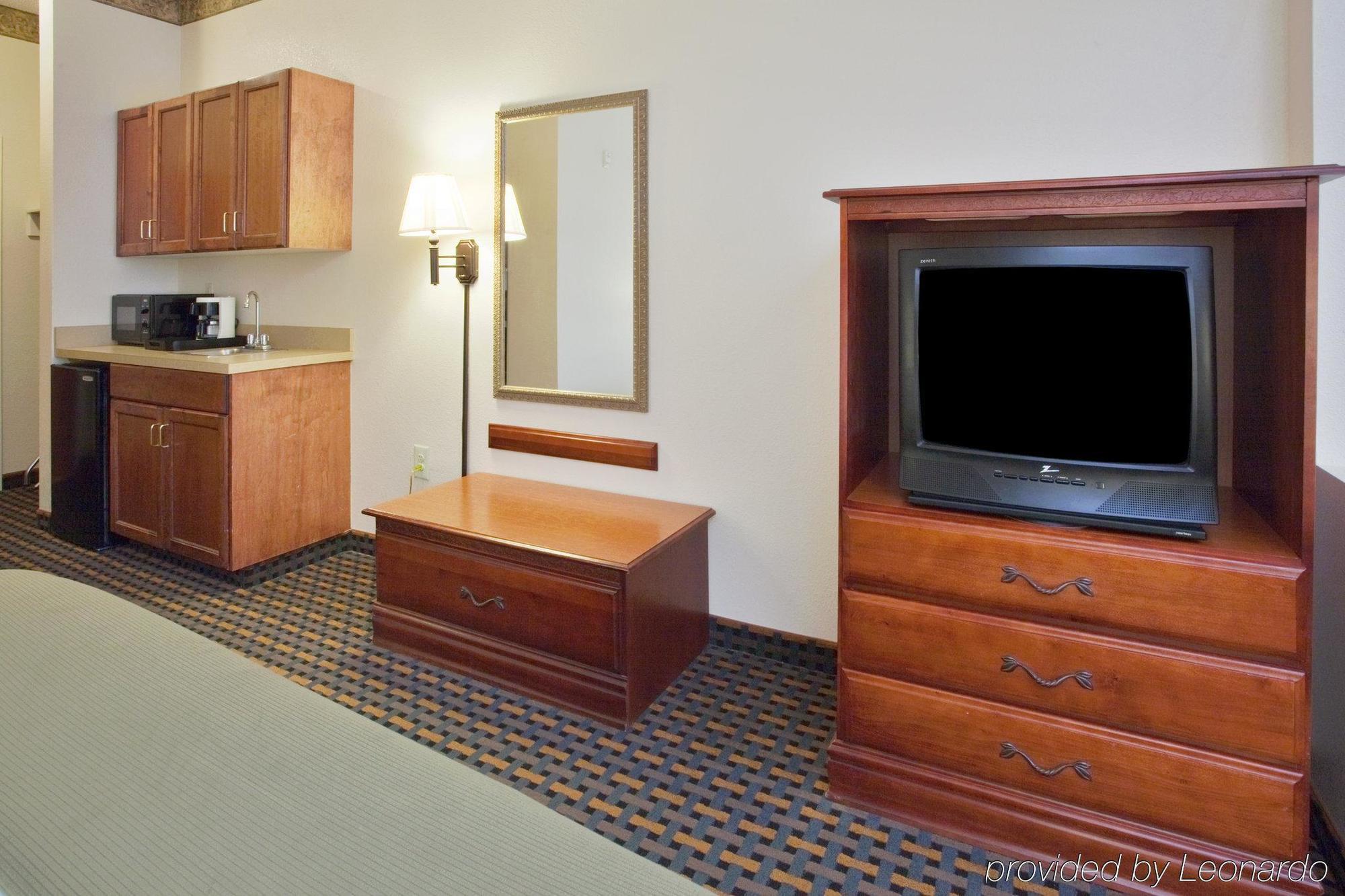 Holiday Inn Express Hotel & Suites Laurinburg By Ihg Room photo