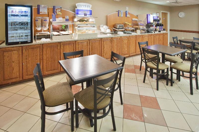 Holiday Inn Express Hotel & Suites Laurinburg By Ihg Exterior photo